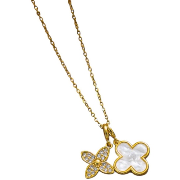 WHITE SCALLOP CLOVER Titanium Steel 18K Gold Plated Necklaces GOLD - Picture 1 of 3